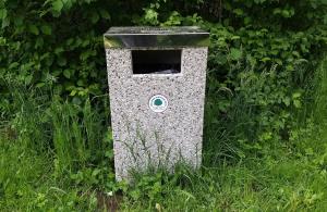 Postavitev koša v zavrtovih  za novimi bloki Cesta na Jezero. 2 Foto Boštjan Otoničar